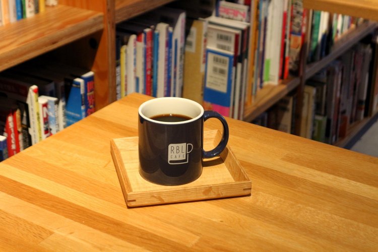 ブレンド、グアテマラなど数種の豆から選べるコーヒーは一杯700円。