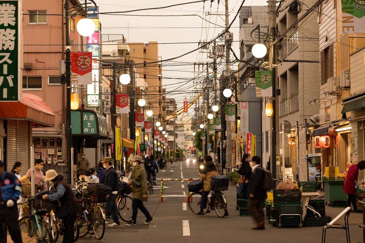 南北に走る約200mに71店舗が集結。