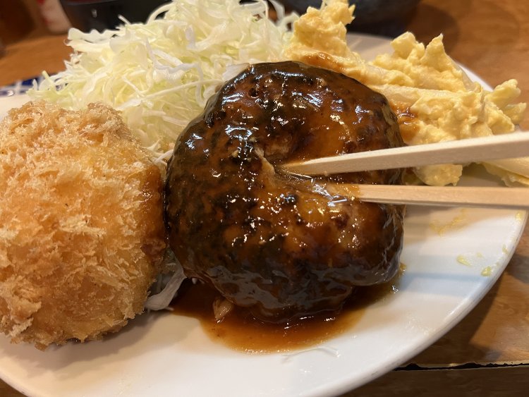 熱い肉汁がこんこんと湧き出る。