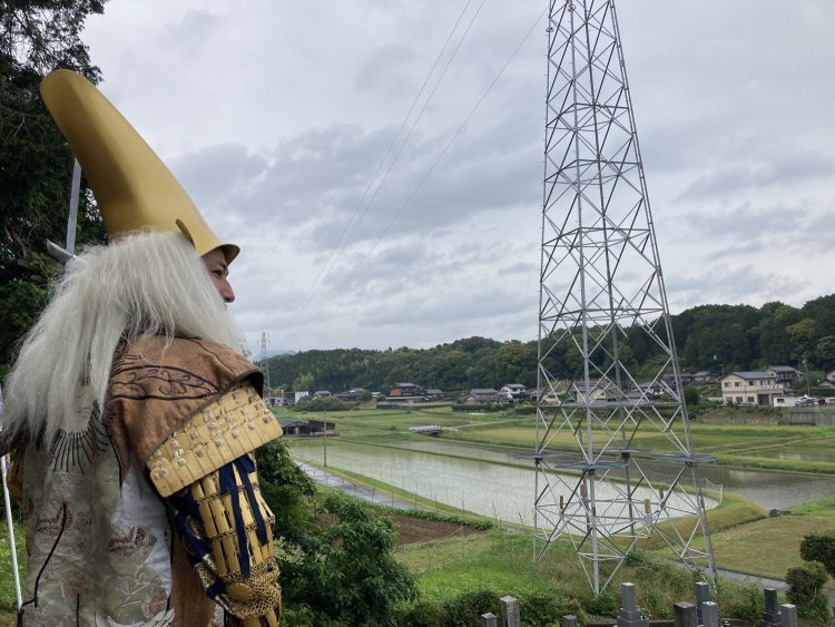 小高い丘になっており、戦の動きがよく見えて戦を指揮するには最適な場所ということが見て取れるであろう！