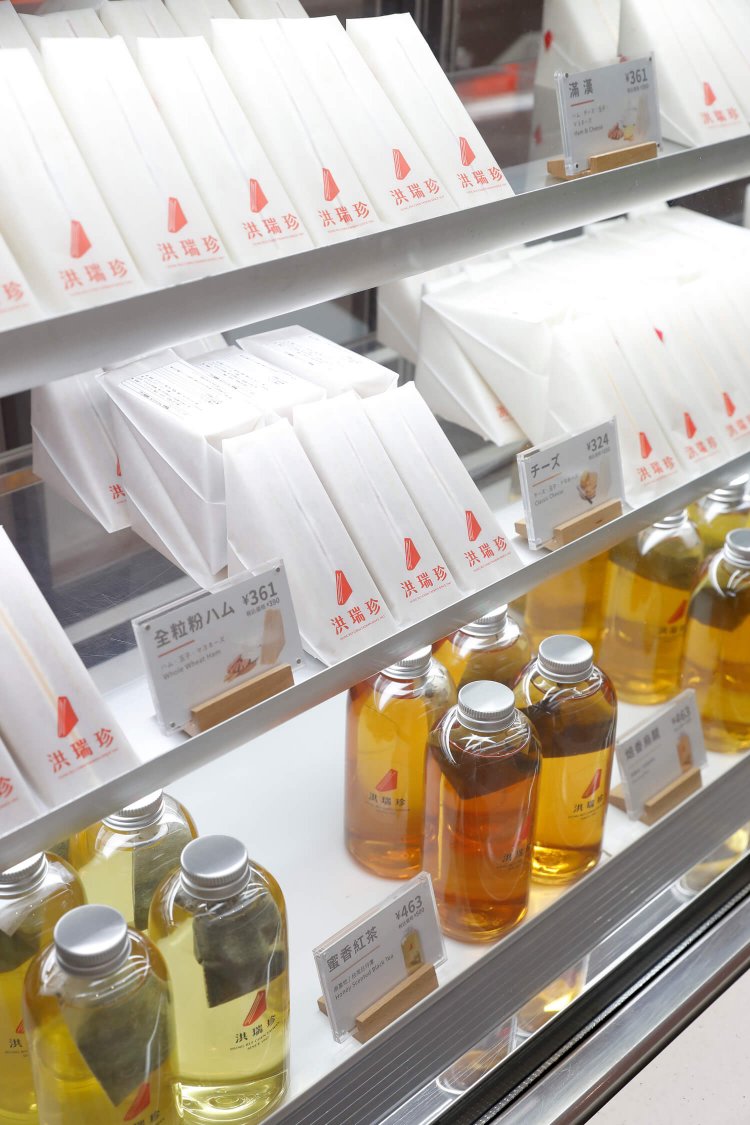 食パンは現地の味を再現すべく、1年かけて作った特注品。