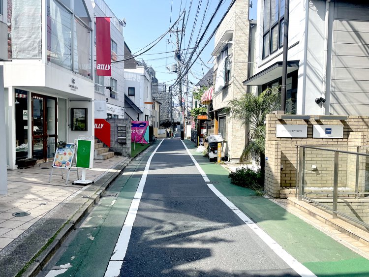 コチラの道を進んでいくと、『LA MAISON SHIGETA』がある。