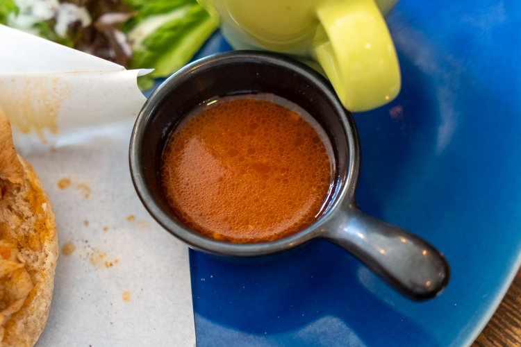 マッサと白ワインを混ぜて、豚肉を煮込んだソース。