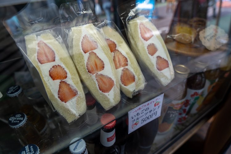 フルーツサンドはテイクアウトに人気。500円から。