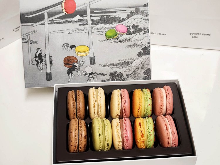 マカロン10個詰合わせ4266円。