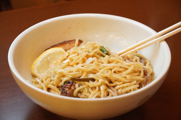 底から思い切り混ぜて。