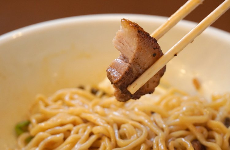 厚みのあるチャーシュー。