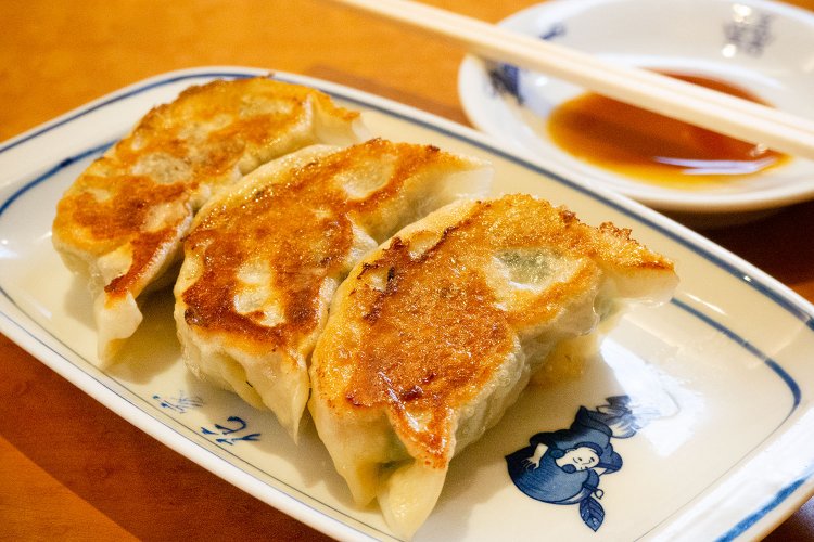 焼き餃子（3個）380円。