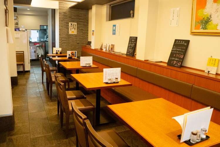 店内はゆったりと全20席。