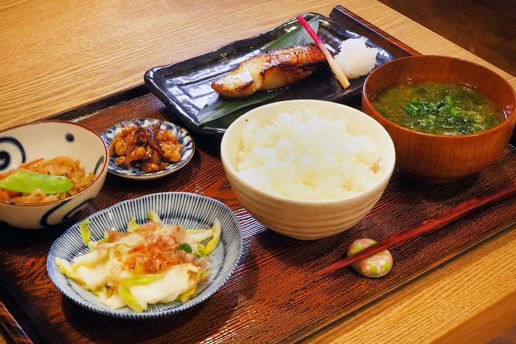 自家製谷中西京漬け ぎんだら御膳1690円。ご飯おかわり可。