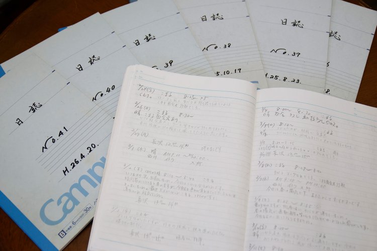 まる君の時代からつけている日誌は、すでに20冊以上。犬の様子のほか、訪れた人や聞かれたことなどが事細かに記されている。