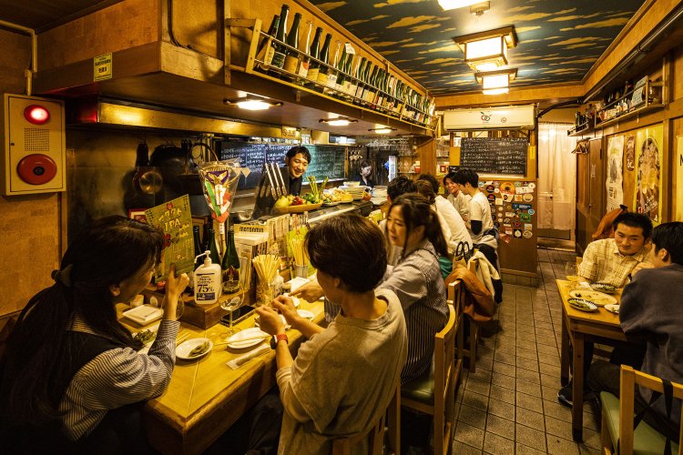 元小料理屋を居抜きで借り、造りも当時のままだ。