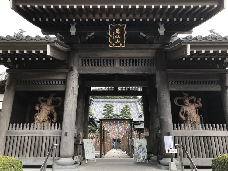 仁王像は金剛力士像ともいう。