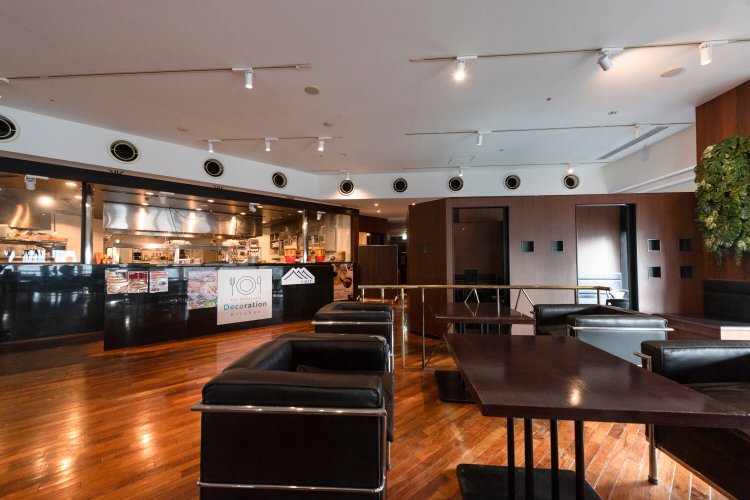 シェアキッチンで営業。他の料理も一緒に楽しめる。