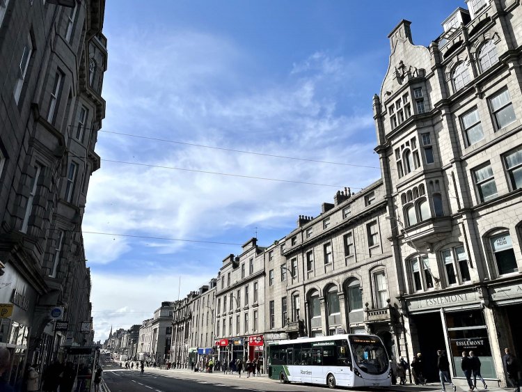イギリスの商店街を歩く —— 通り名に歴史あり【イギリス散歩案内　ハイストリート編】