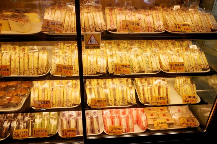 スイーツ系サンドのショーケース。レトロな甘味の宝庫なり。