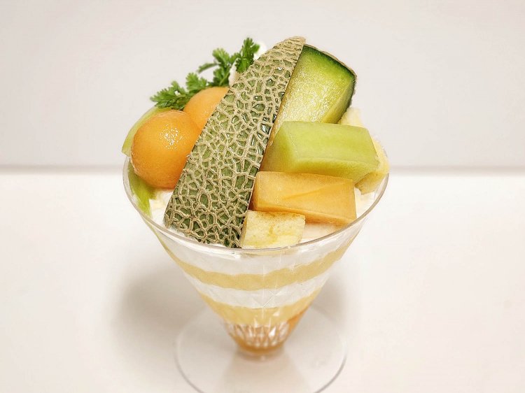 2色メロンDXパフェ1880円。※盛り付けはその時々で変わります。