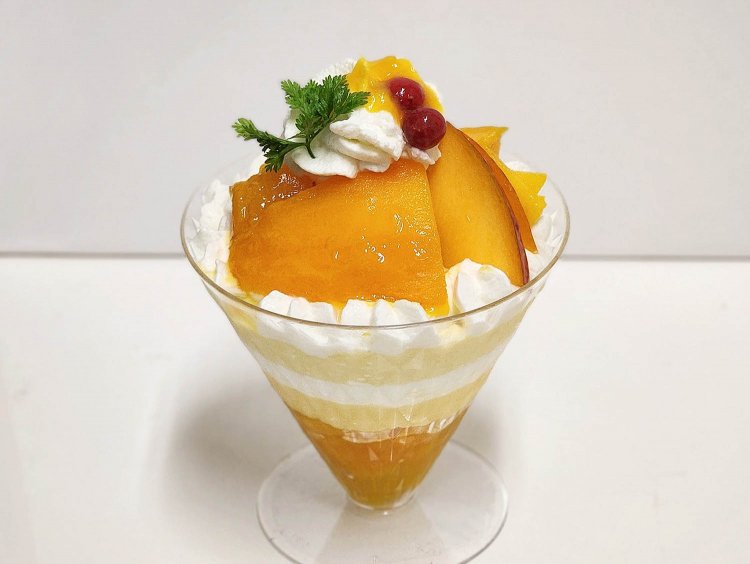 アップルマンゴーDXパフェ1880円。※盛り付けはその時々で変わります。