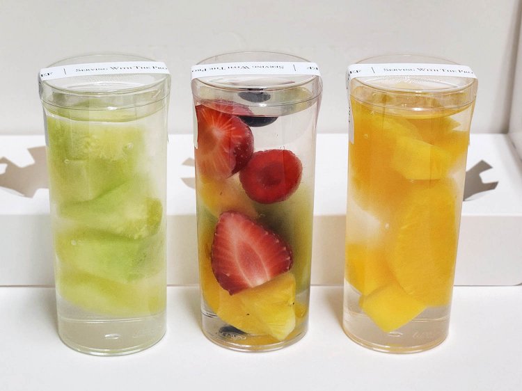 天然水 生ゼリー アンデスメロン780円、フルーツMIX780円、マンゴーオレンジ880円。