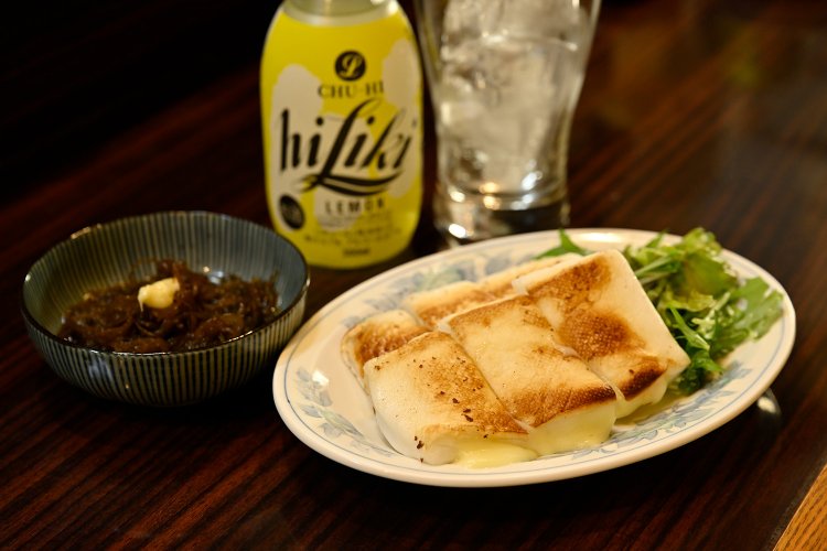 ハイリキレモン500円、もずく酢350円、はんぺんチーズ焼き400円。