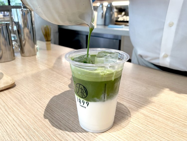 抹茶そのものの旨味やほのかな苦味が感じられる。お好みで有機栽培オーガニックシュガーシロップを入れても◎。