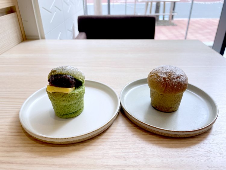 1899抹茶パン あんバター380円と1899ほうじ茶パン300円。