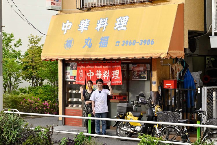 周囲に飲食店がほとんどないポツン店。