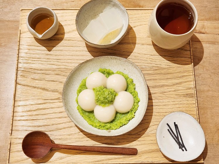 みつ白玉 一皿（五玉） ずんだ 980円。