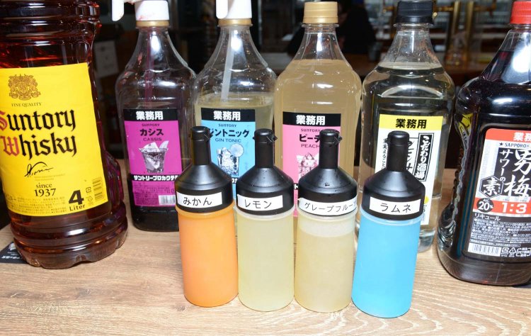 レモンサワーをはじめ、さまざまな酒が飲み放題になるのがうれしい。