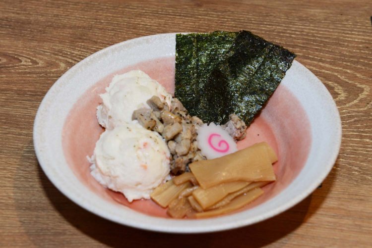 らーめん屋さんのポテトサラダ。コショウの刺激もたまらない。