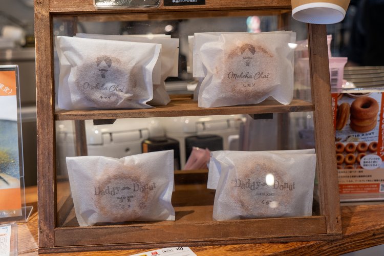 焼きドーナツは、大久保さんの幼馴染が作るドーナツ店のもの。1つ350円から。