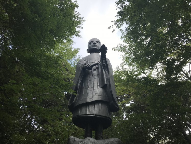 栄西は日本に「お茶」を広めた功績も。