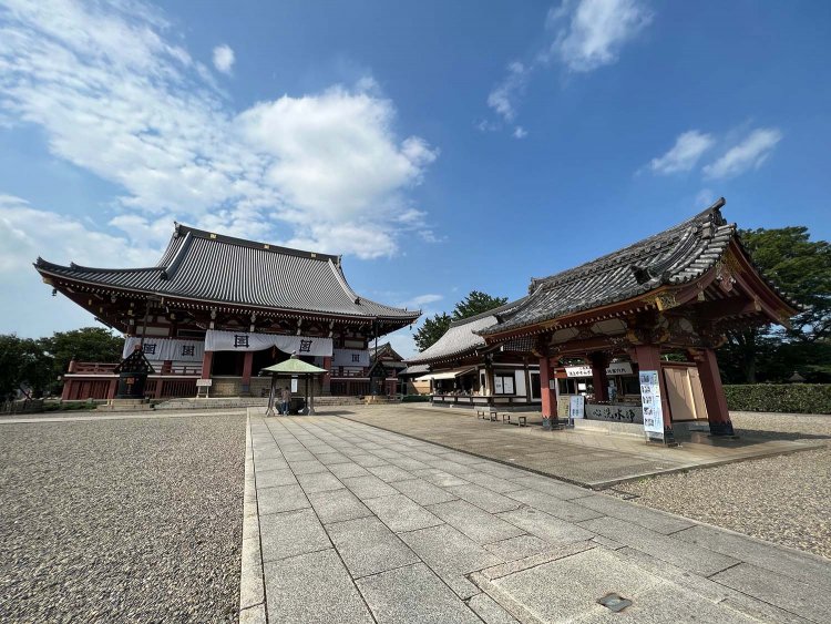 日蓮宗の大本山である池上本門寺も、池上駅から歩いてすぐの場所にある。