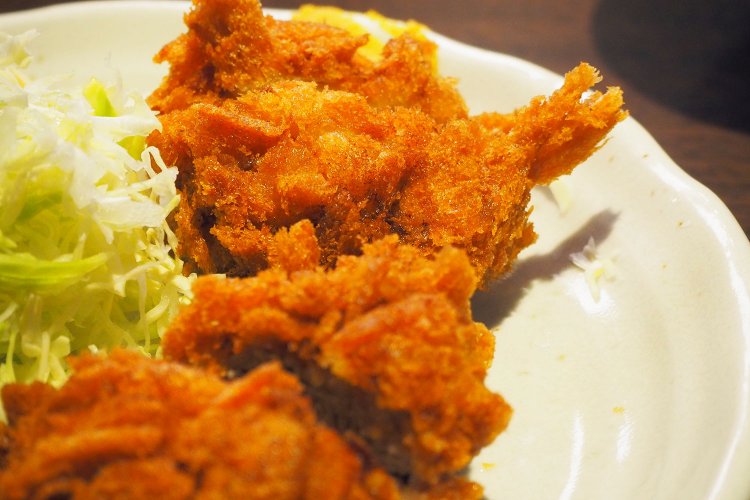 国産の豚肉は、真空パックで仕入れたものを1週間程度寝かせ、熟成することでおいしくなるという。