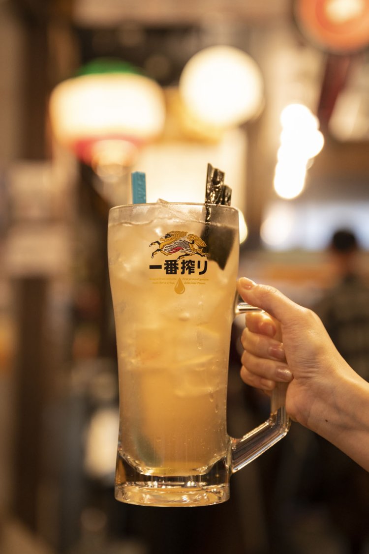 梅昆布が味の決め手の野毛べろサワー（メガ）500円。