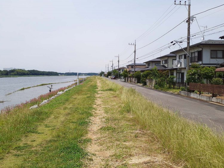 富永家は茨城県の牛久沼にあるという設定。厳密には牛久沼のうち谷田川河口東岸に広がる森の里団地に所在(公開時・茨城県茎崎町。現・つくば市)。