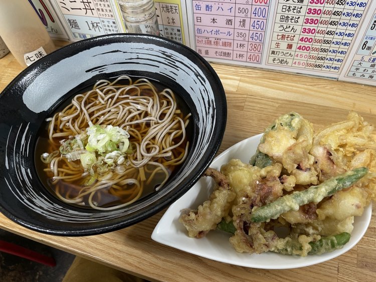 七割そばセットゲソ天盛りを2番ぬるいで。650円。