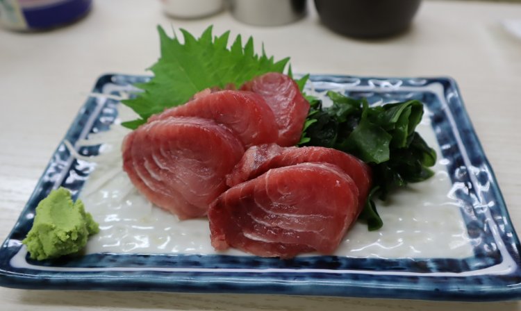 新鮮なまぐろのうてん刺しは、柔らかくて口の中で溶ろける美味しさ。