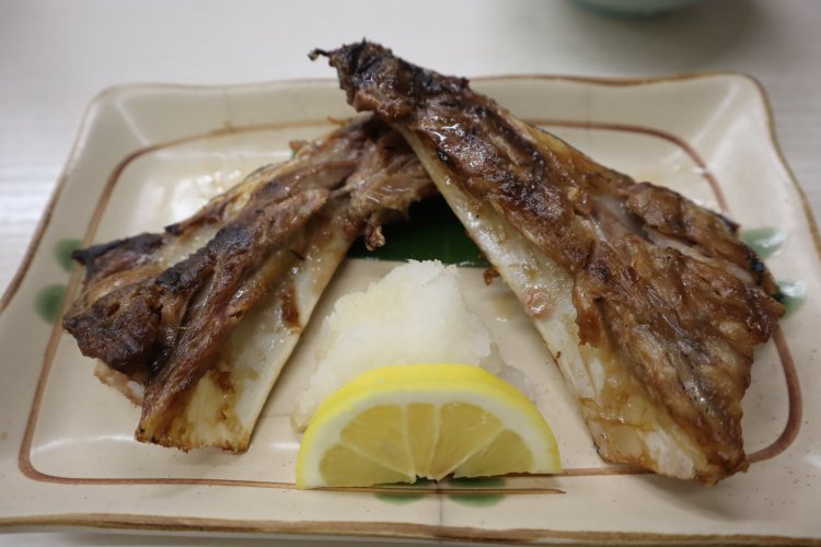 厚みがありジューシーなまぐろあご塩焼き。