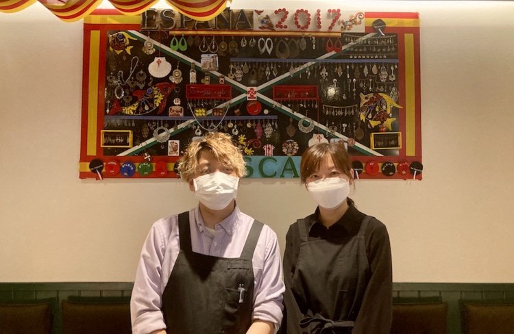 写真左が店長の今大樹さん。