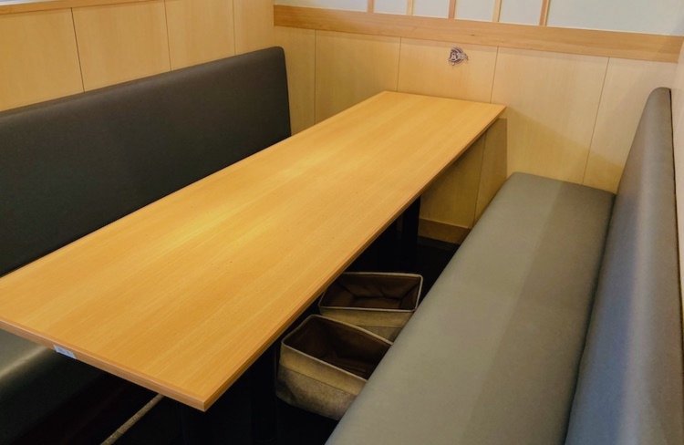 女子会にちょうどよさそうな大きなテーブルも。