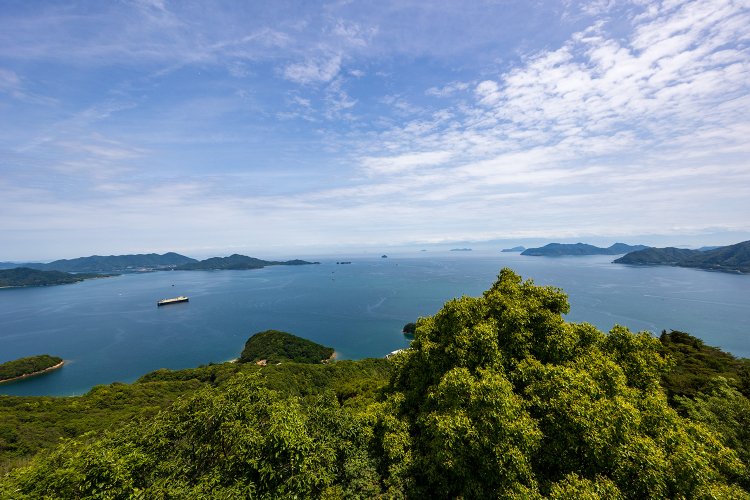 展望デッキからは思わず息をのむような景色が広がり、気が付くとただただ見つめるだけの自分が！　はっと我に返り、バッチリ撮影！