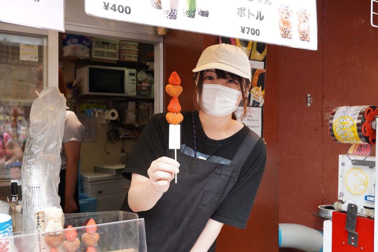 おみじくじは吉がでるか、凶がでるかドキドキ。