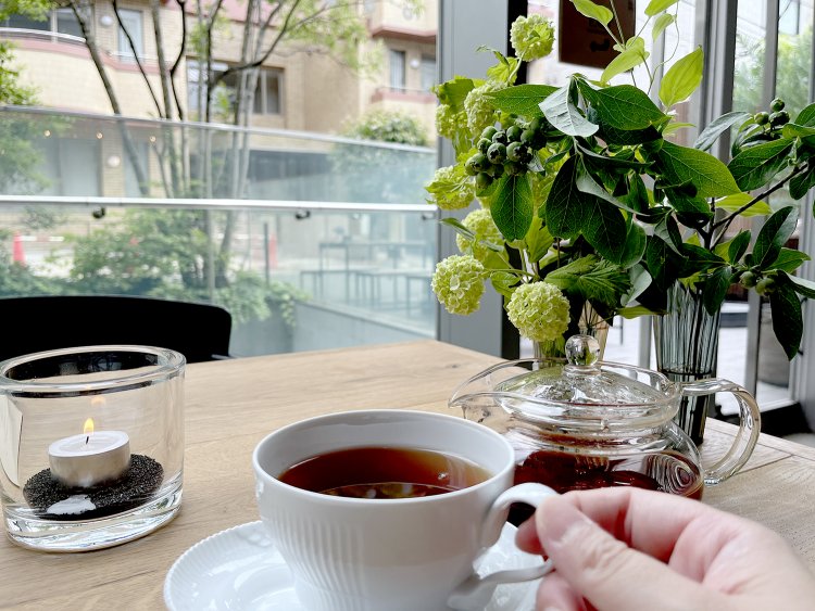 食後にゆっくりと紅茶をいただく。