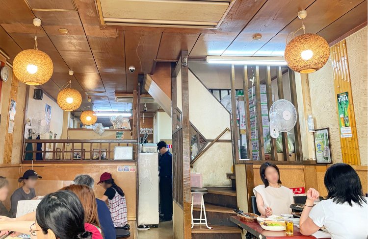 店内はあたたかく活気がある。