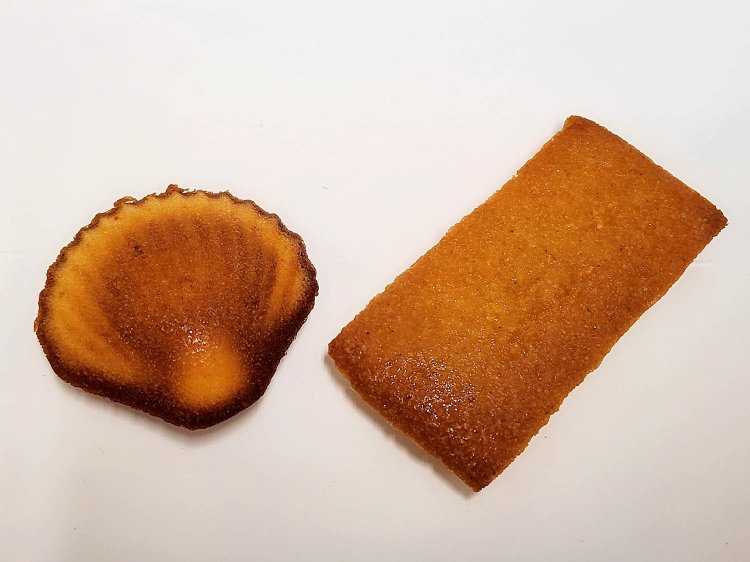 マドレーヌ240円、フィナンシェ300円。