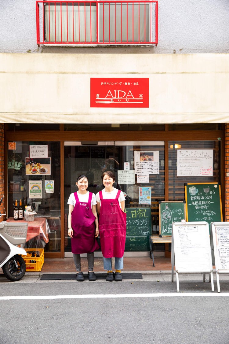 ご主人と共に『つばめグリル』出身という母のゆみ子さん（右）と、娘の來未さん。