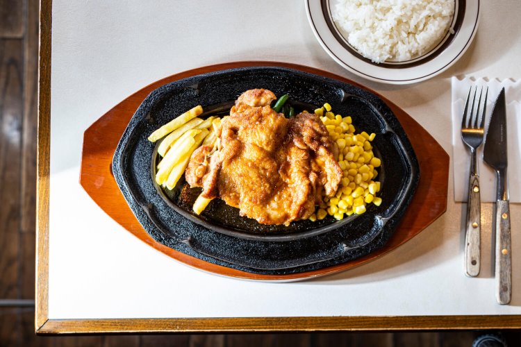 若鶏・チキンソテー1550円。