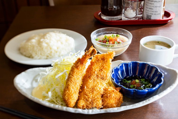 豊洲ランチ1400円（ライス、味噌汁付き）は1日数量限定。