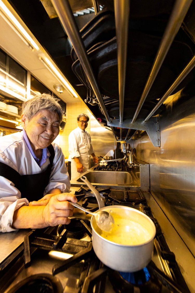 トシ子さんと隆さん親子。